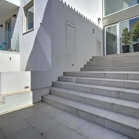 Urban Apartment *