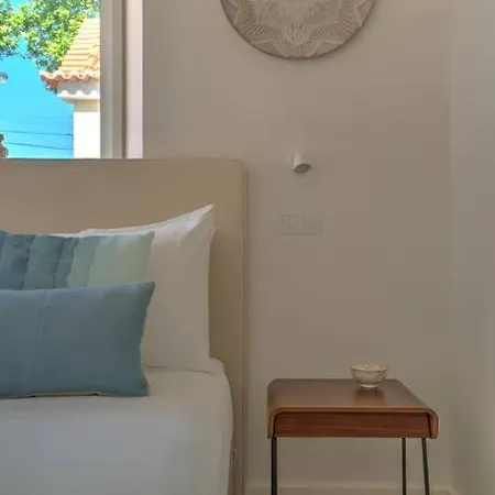 Urban Apartment *