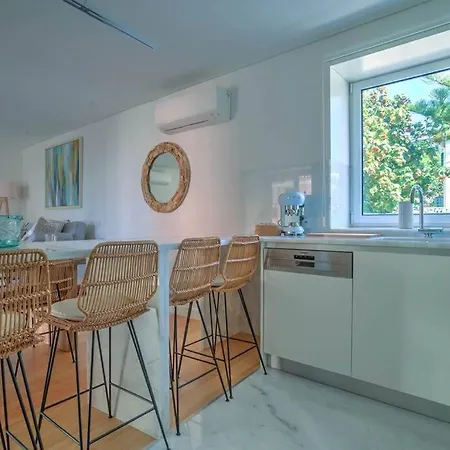 Urban アパート エストリル